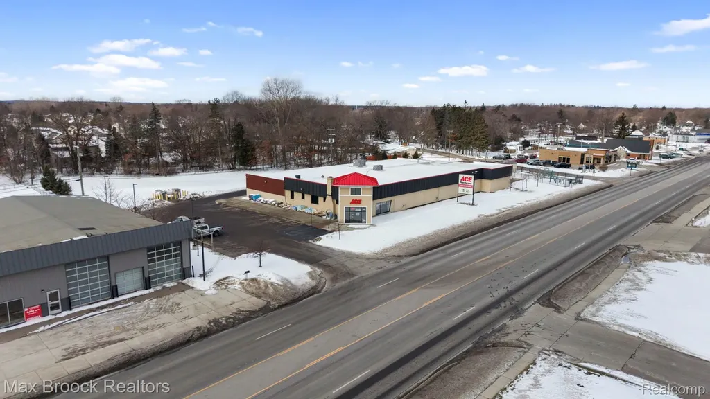 666 S Lapeer Road Oxford Charter Township MI 48371