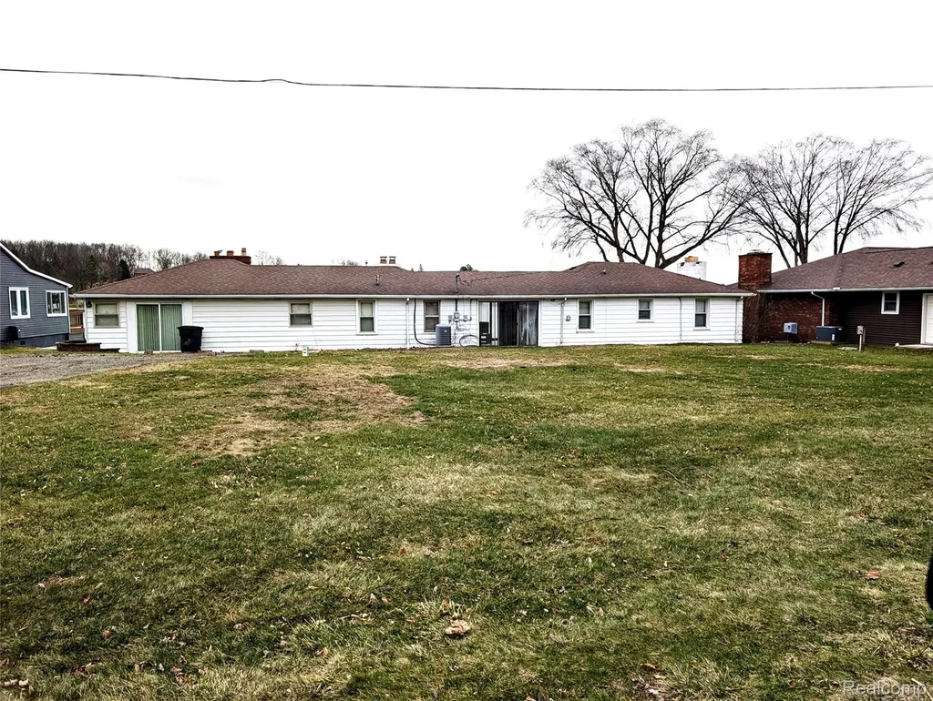 8461 Woodland Shore Drive Brighton Township MI 48114