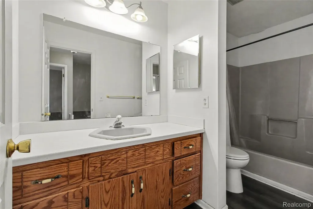 24419 Bashian Drive Novi City MI 48375