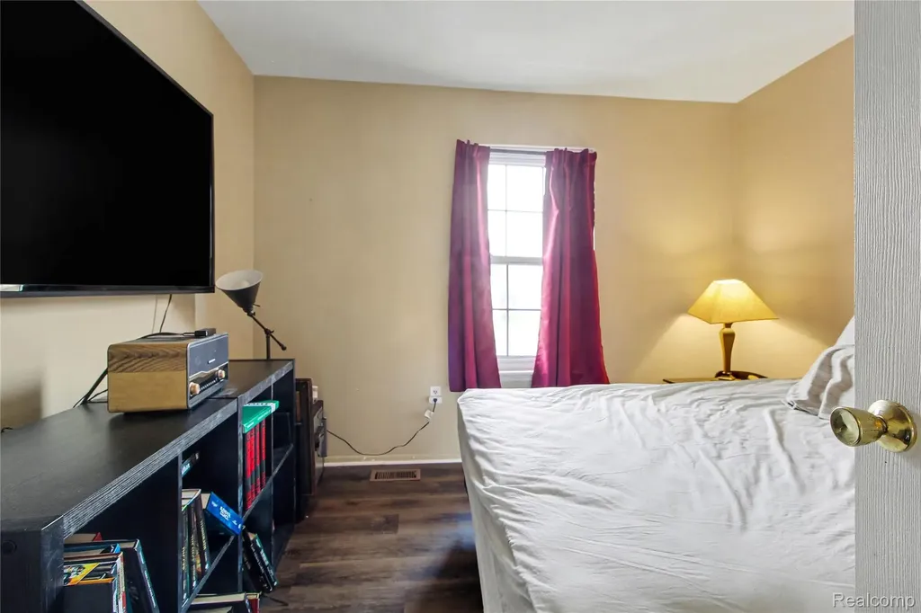 24419 Bashian Drive Novi City MI 48375