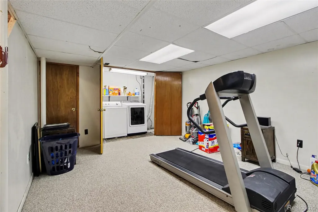 24419 Bashian Drive Novi City MI 48375