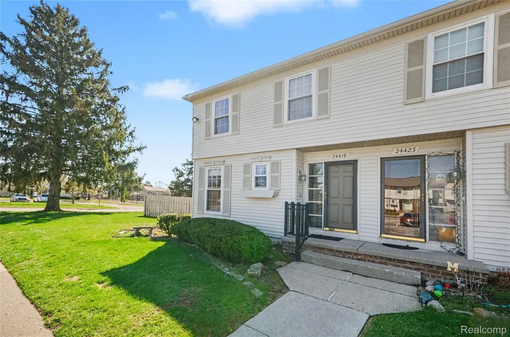 24419 Bashian Drive Novi City MI 48375
