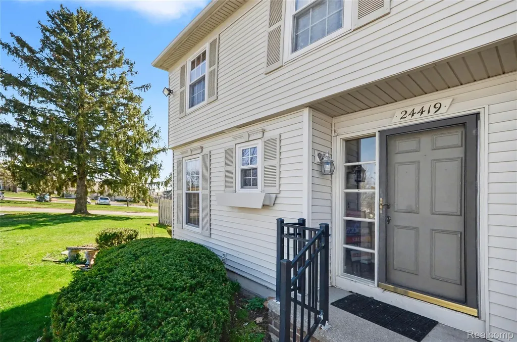 24419 Bashian Drive Novi City MI 48375