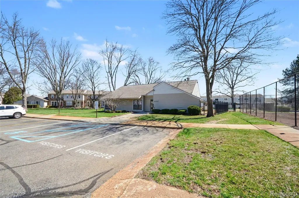 24419 Bashian Drive Novi City MI 48375