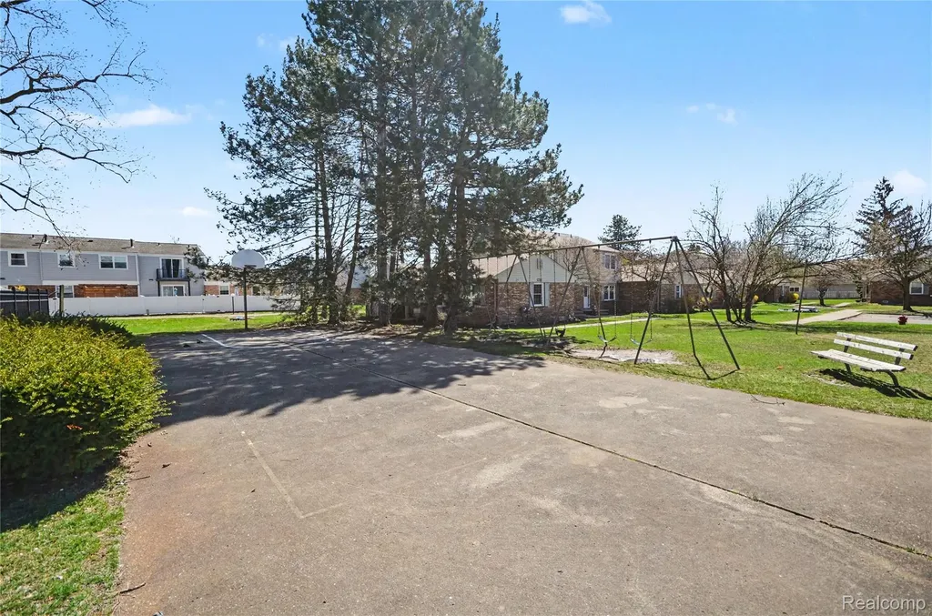 24419 Bashian Drive Novi City MI 48375