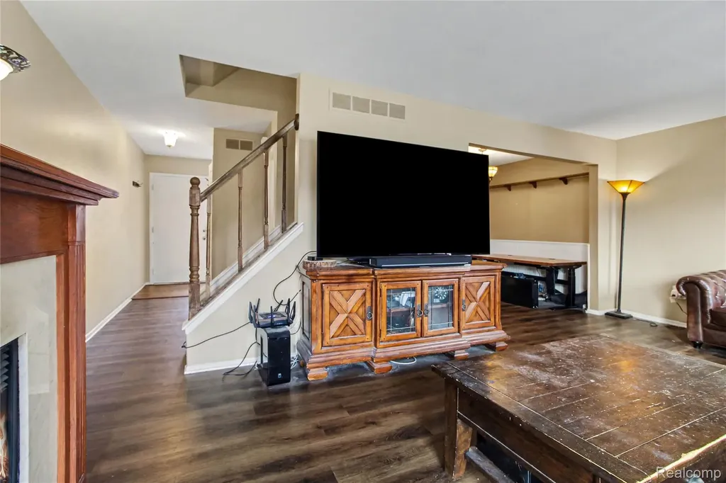 24419 Bashian Drive Novi City MI 48375