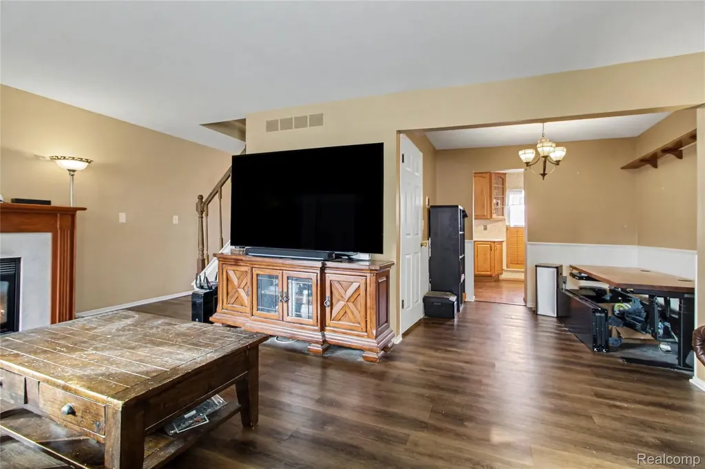 24419 Bashian Drive Novi City MI 48375