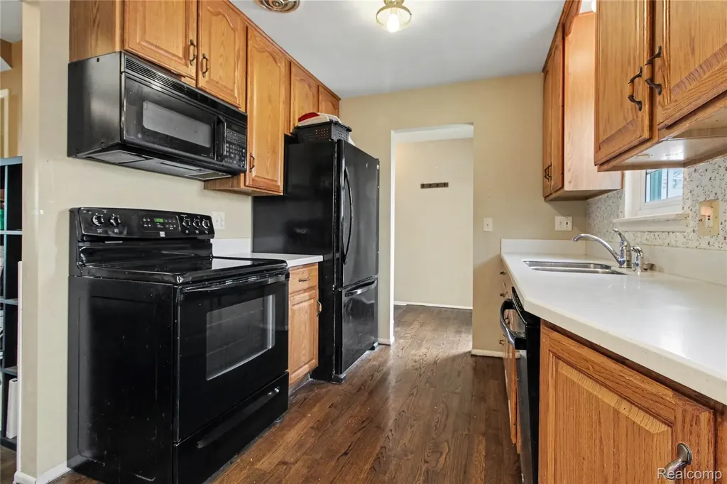 24419 Bashian Drive Novi City MI 48375