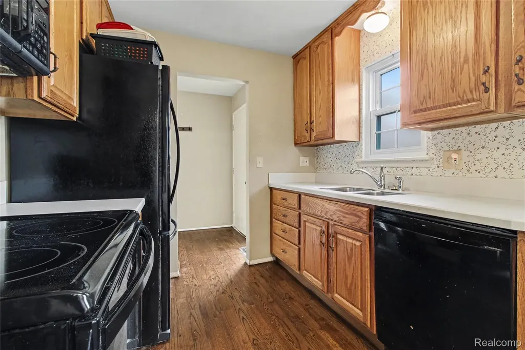 24419 Bashian Drive Novi City MI 48375