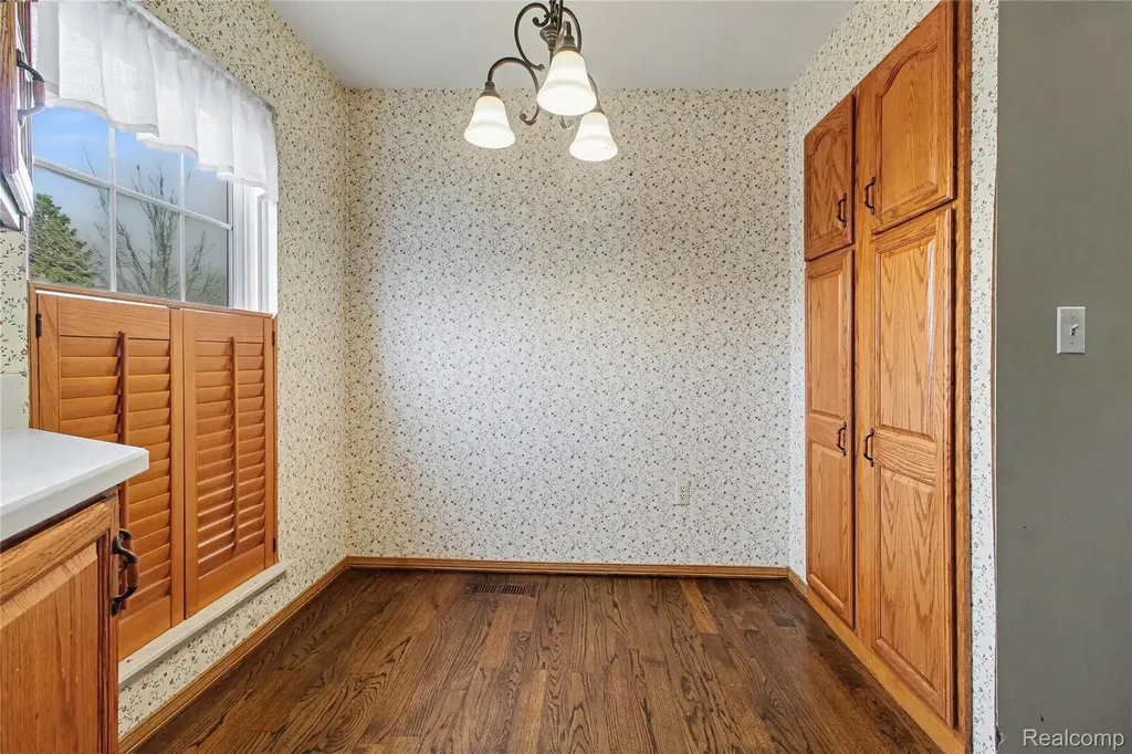 24419 Bashian Drive Novi City MI 48375