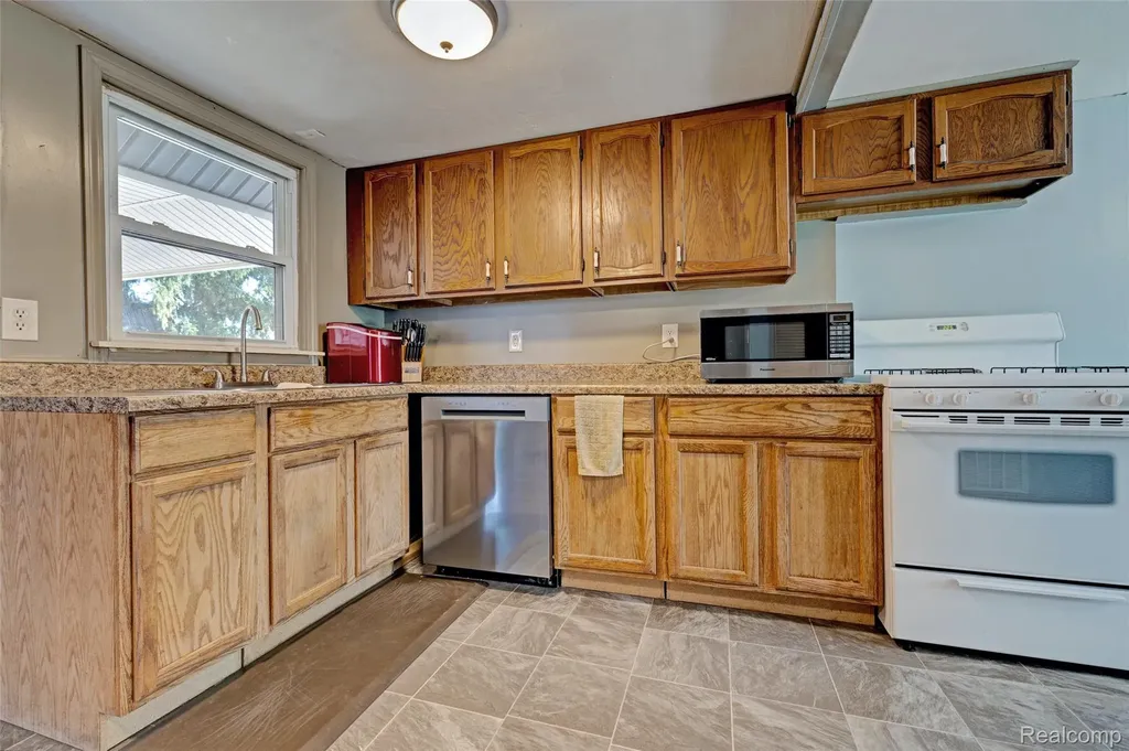 1717 S Sashabaw Road Brandon Charter Township MI 48462