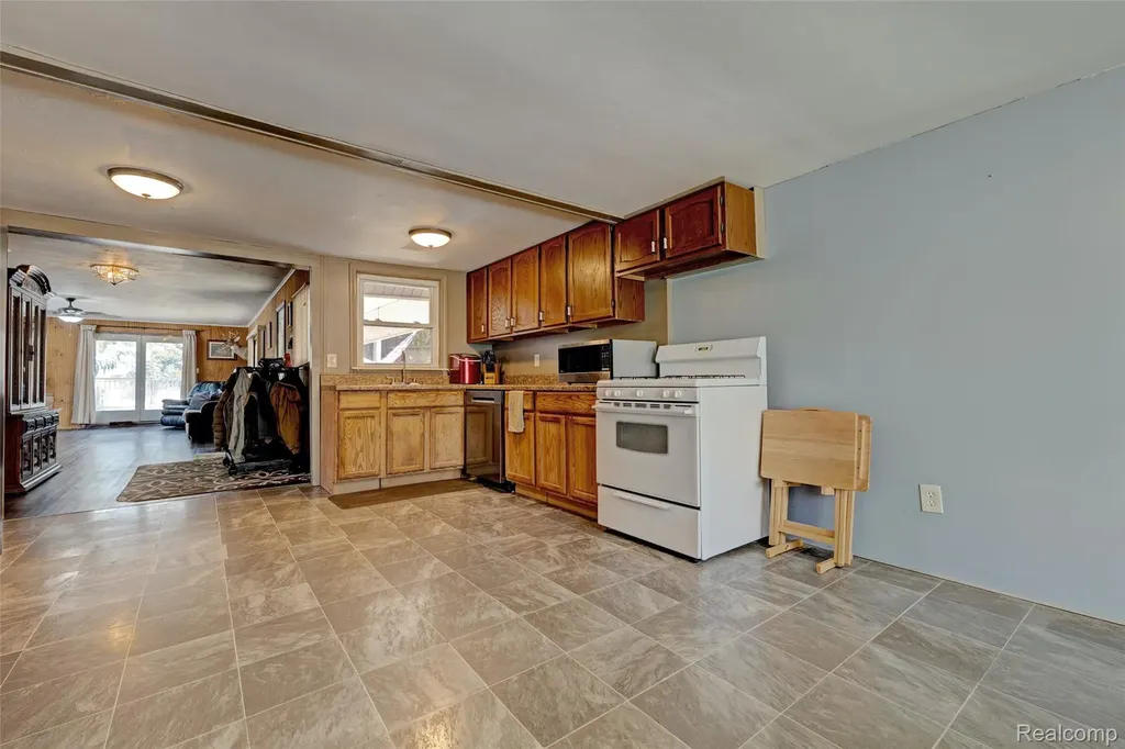 1717 S Sashabaw Road Brandon Charter Township MI 48462