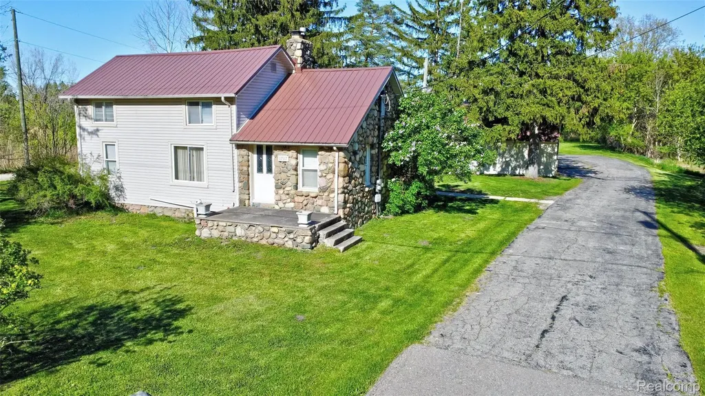 1717 S Sashabaw Road Brandon Charter Township MI 48462