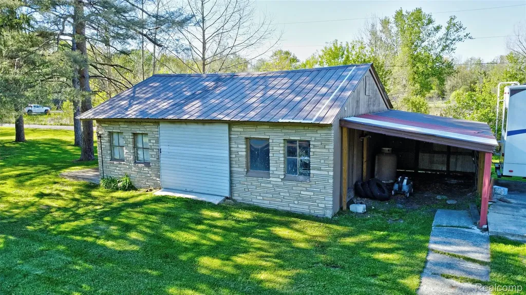 1717 S Sashabaw Road Brandon Charter Township MI 48462