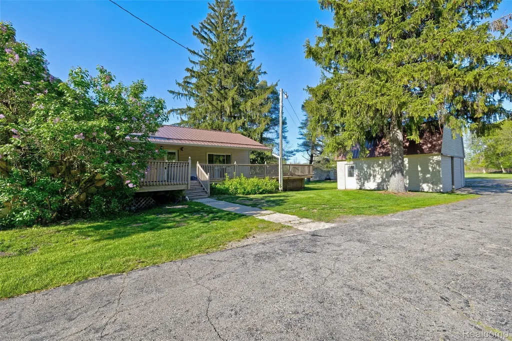 1717 S Sashabaw Road Brandon Charter Township MI 48462