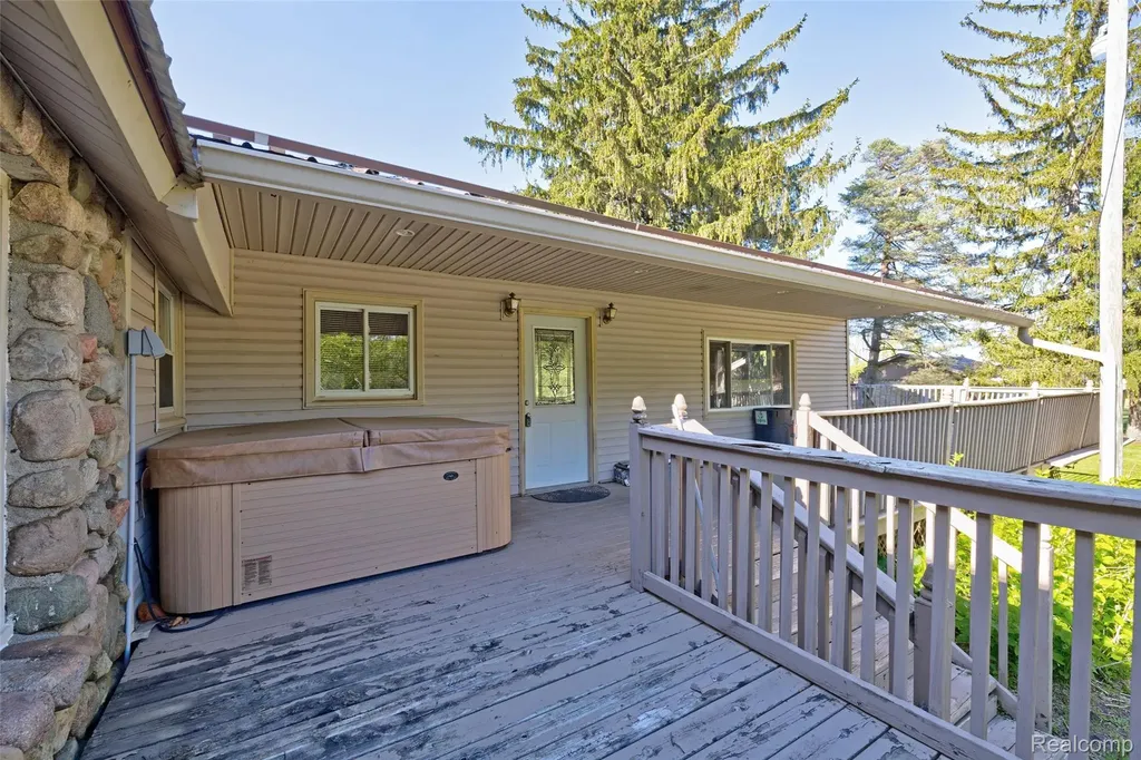 1717 S Sashabaw Road Brandon Charter Township MI 48462