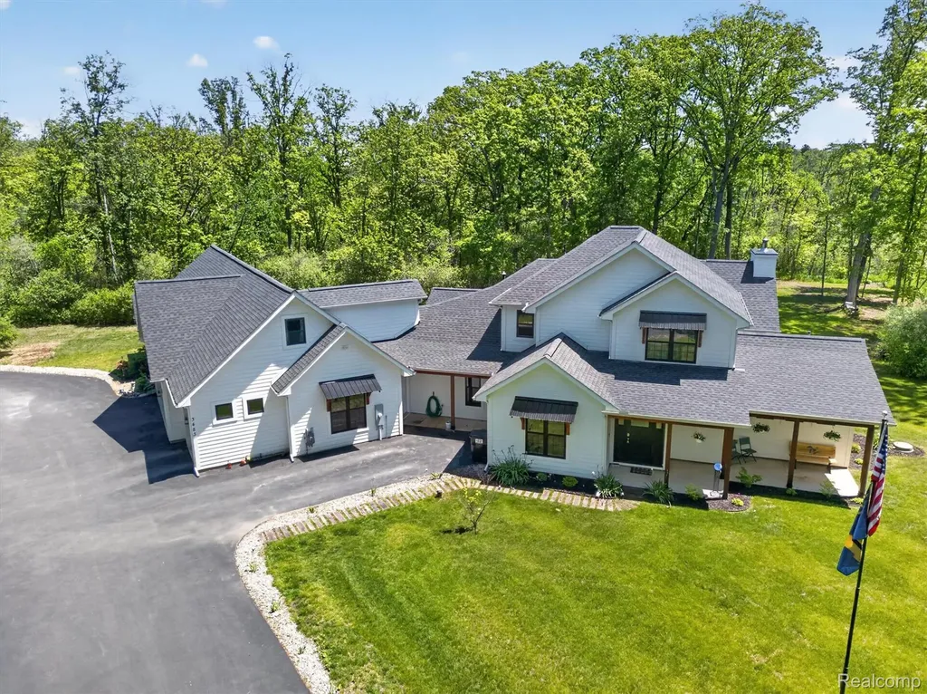 3483 Windwheel Point Drive Hamburg Township MI 48169