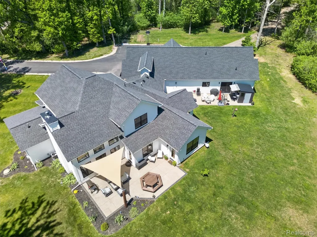3483 Windwheel Point Drive Hamburg Township MI 48169