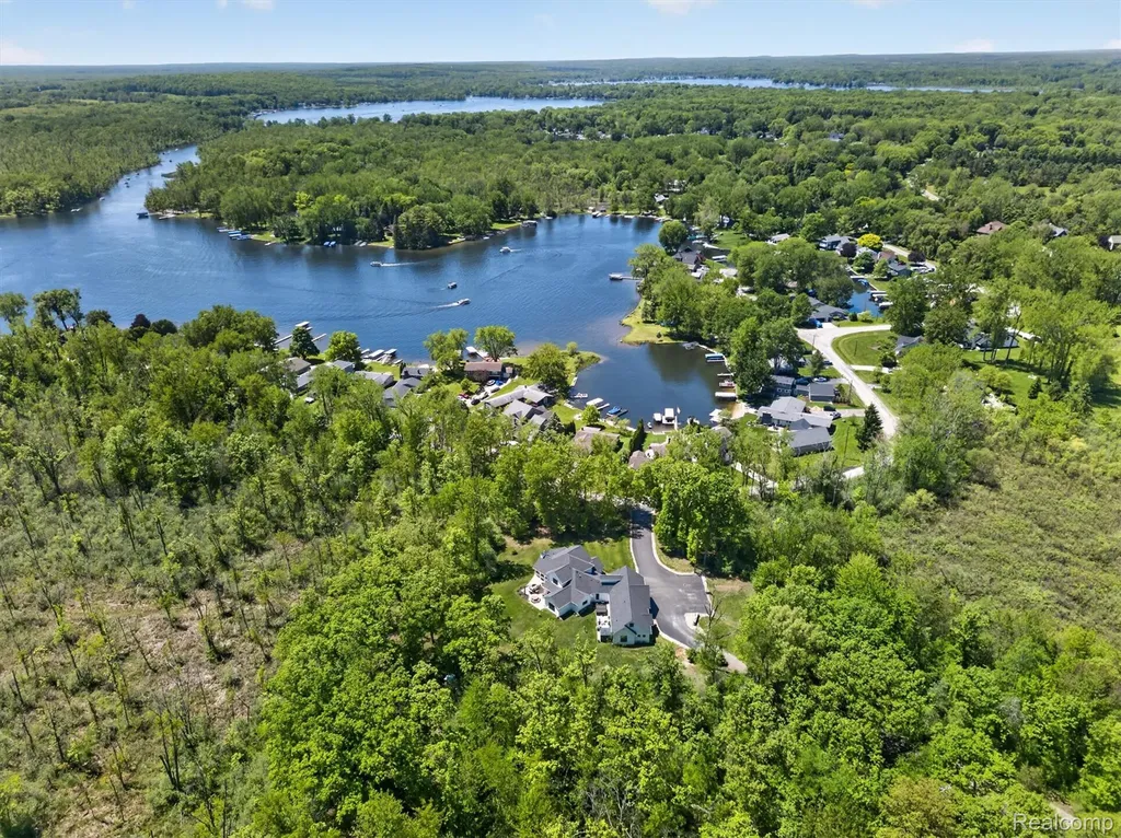 3483 Windwheel Point Drive Hamburg Township MI 48169