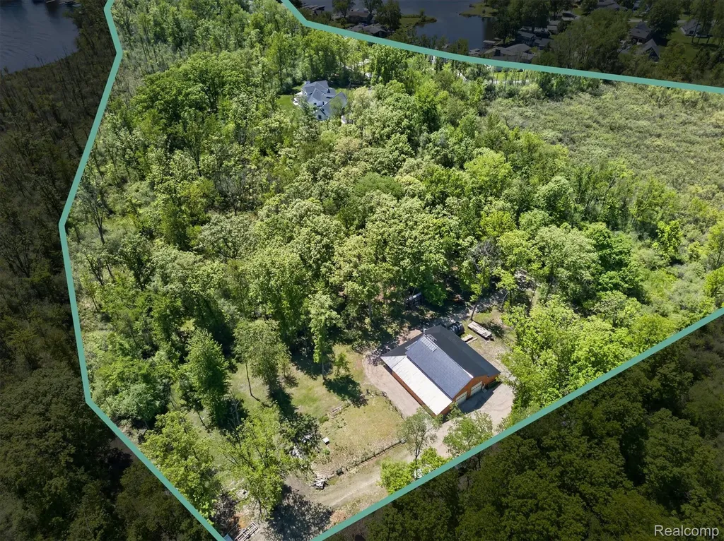 3483 Windwheel Point Drive Hamburg Township MI 48169
