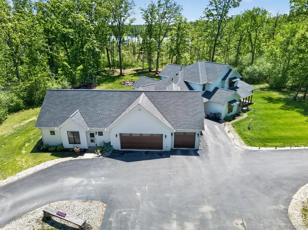 3483 Windwheel Point Drive Hamburg Township MI 48169