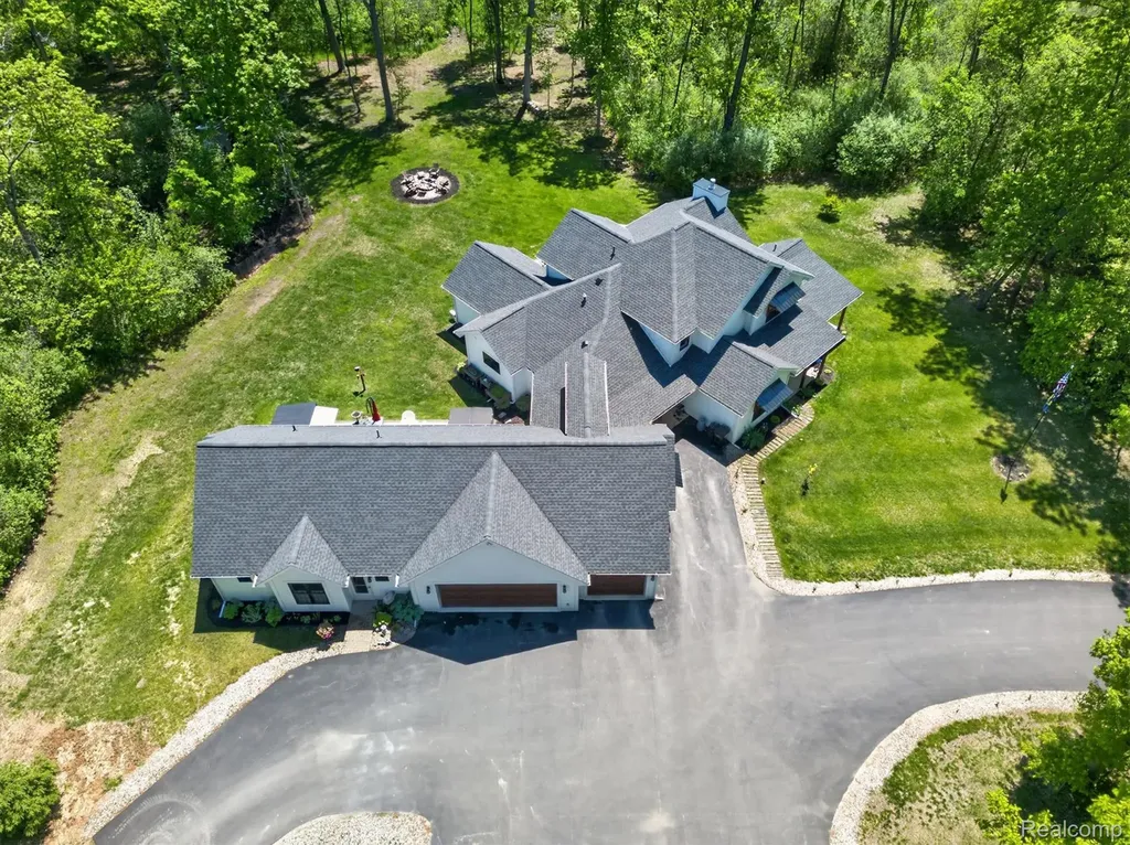 3483 Windwheel Point Drive Hamburg Township MI 48169
