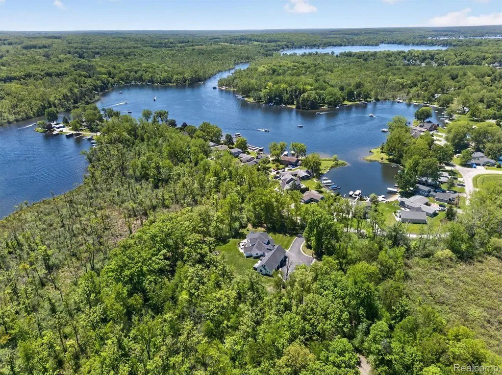 3483 Windwheel Point Drive Hamburg Township MI 48169