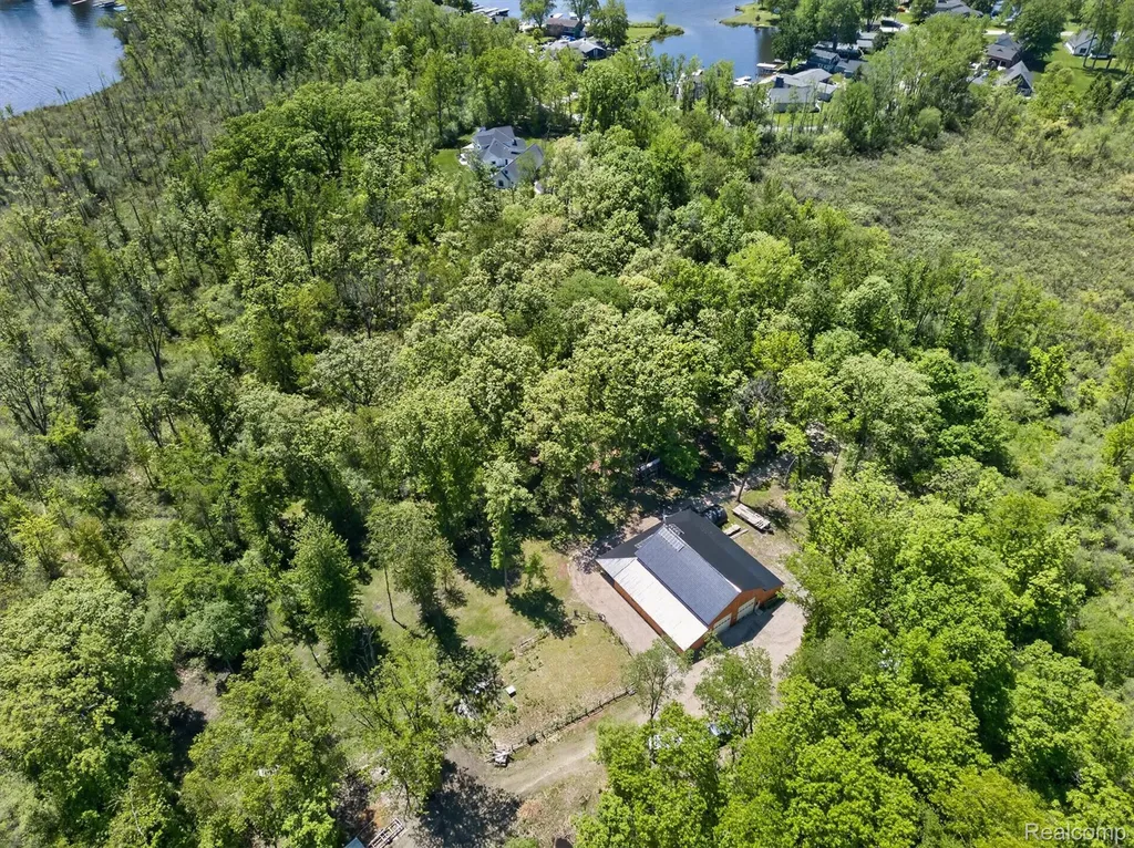 3483 Windwheel Point Drive Hamburg Township MI 48169