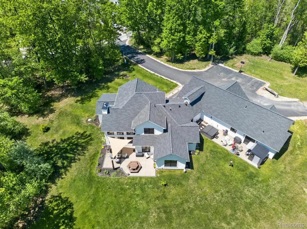 3483 Windwheel Point Drive Hamburg Township MI 48169