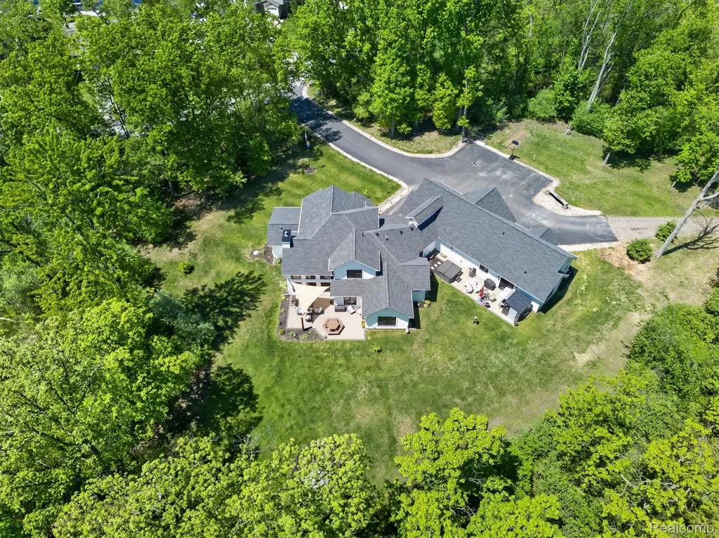 3483 Windwheel Point Drive Hamburg Township MI 48169