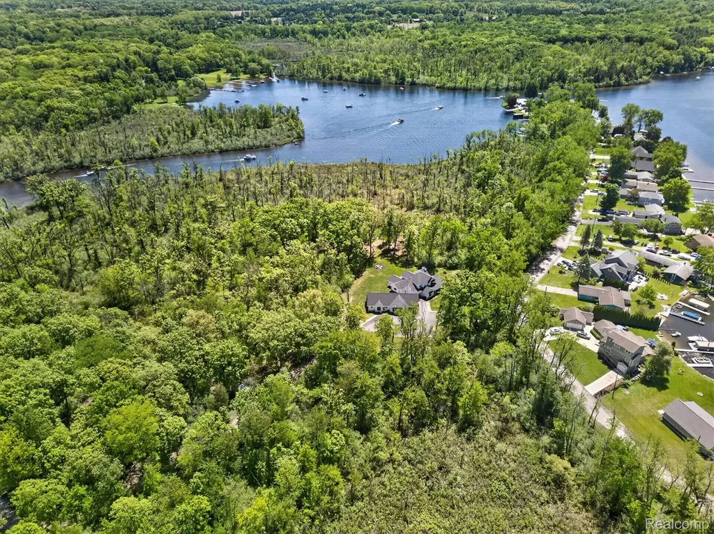 3483 Windwheel Point Drive Hamburg Township MI 48169