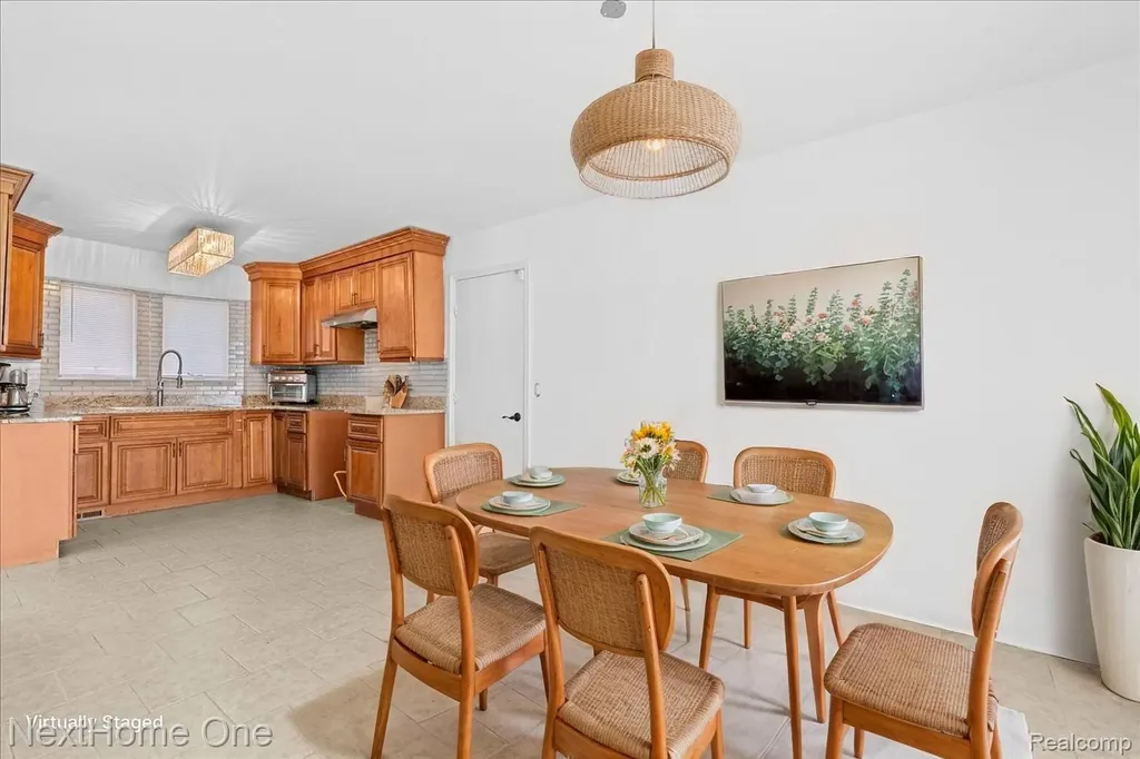 1763 Henbert Road West Bloomfield Charter Township MI 48324