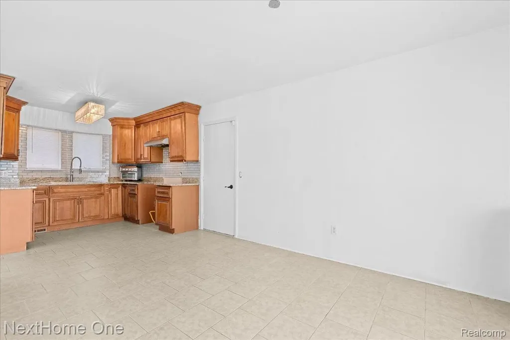 1763 Henbert Road West Bloomfield Charter Township MI 48324