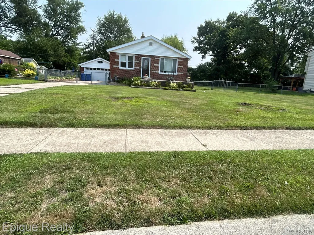 22200 Le Fever Avenue Warren City MI 48091