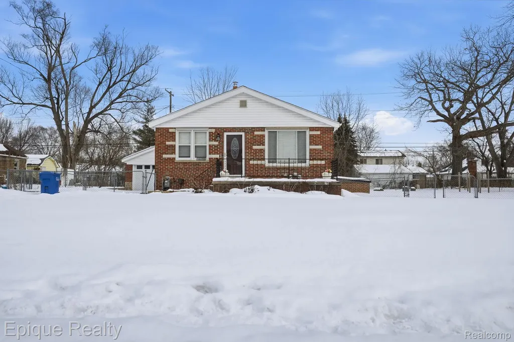 22200 Le Fever Avenue Warren City MI 48091
