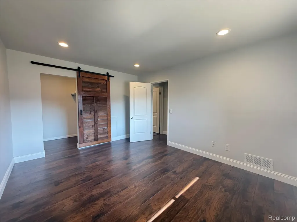 22140 Indian Creek Drive Farmington Hills City MI 48335
