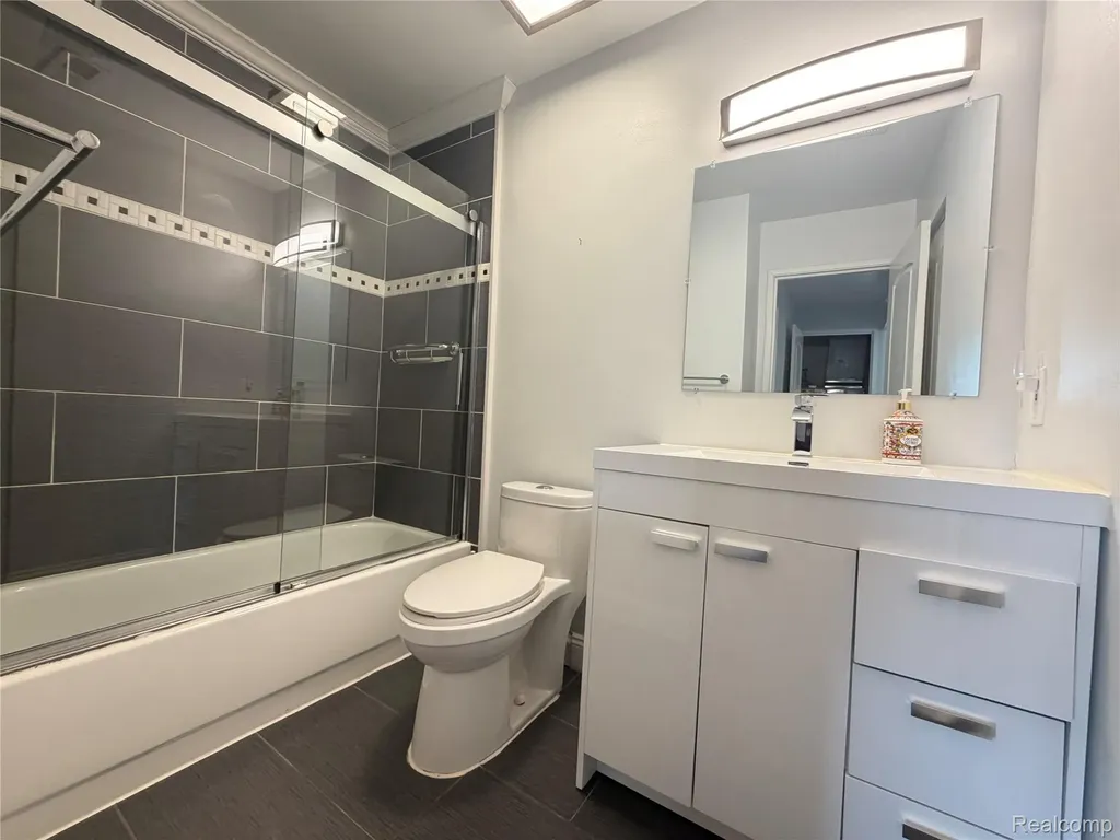 22140 Indian Creek Drive Farmington Hills City MI 48335