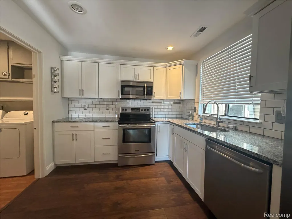 22140 Indian Creek Drive Farmington Hills City MI 48335