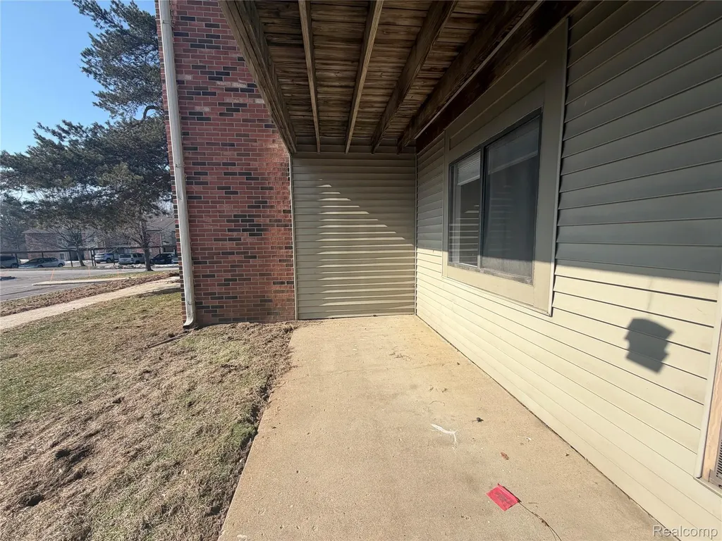 22140 Indian Creek Drive Farmington Hills City MI 48335