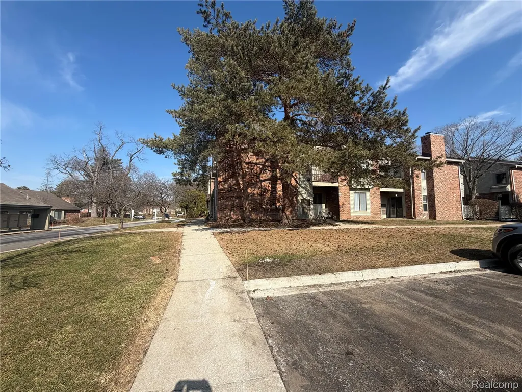 22140 Indian Creek Drive Farmington Hills City MI 48335
