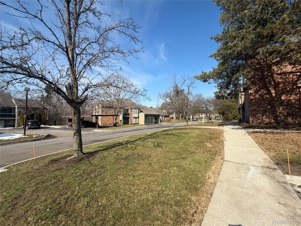 22140 Indian Creek Drive Farmington Hills City MI 48335