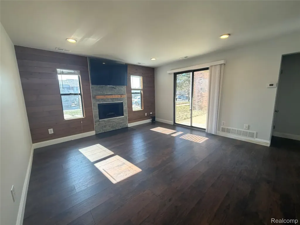 22140 Indian Creek Drive Farmington Hills City MI 48335