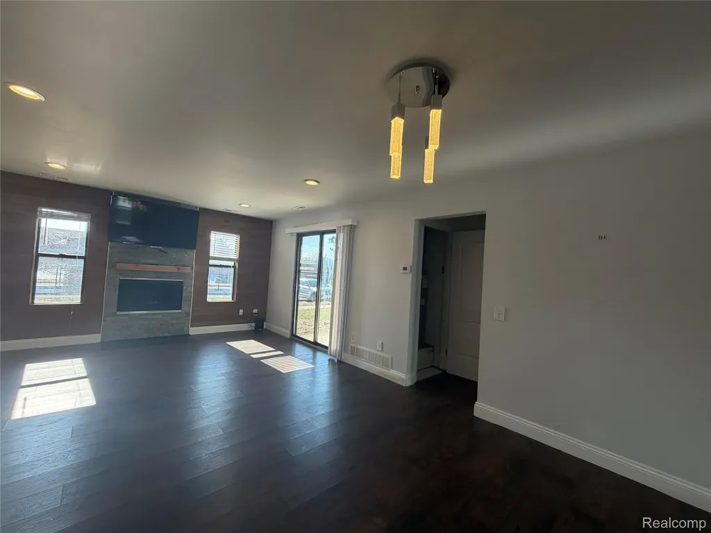 22140 Indian Creek Drive Farmington Hills City MI 48335
