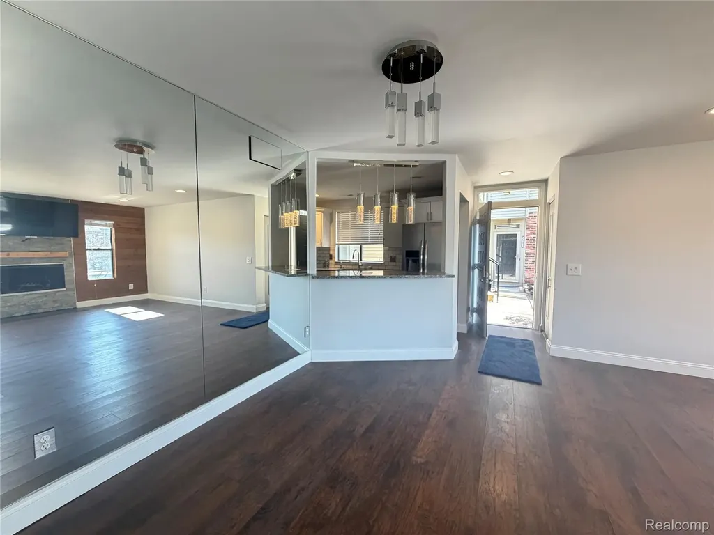 22140 Indian Creek Drive Farmington Hills City MI 48335