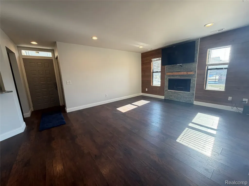 22140 Indian Creek Drive Farmington Hills City MI 48335
