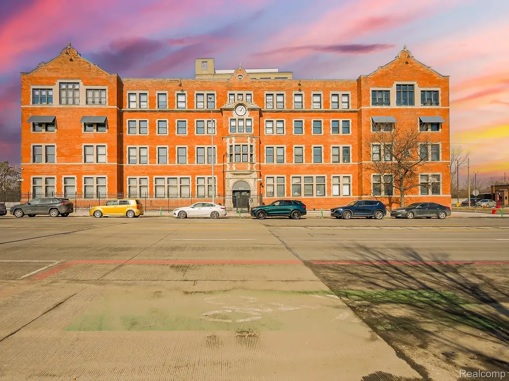 6533 East Jefferson Detroit City MI 48207