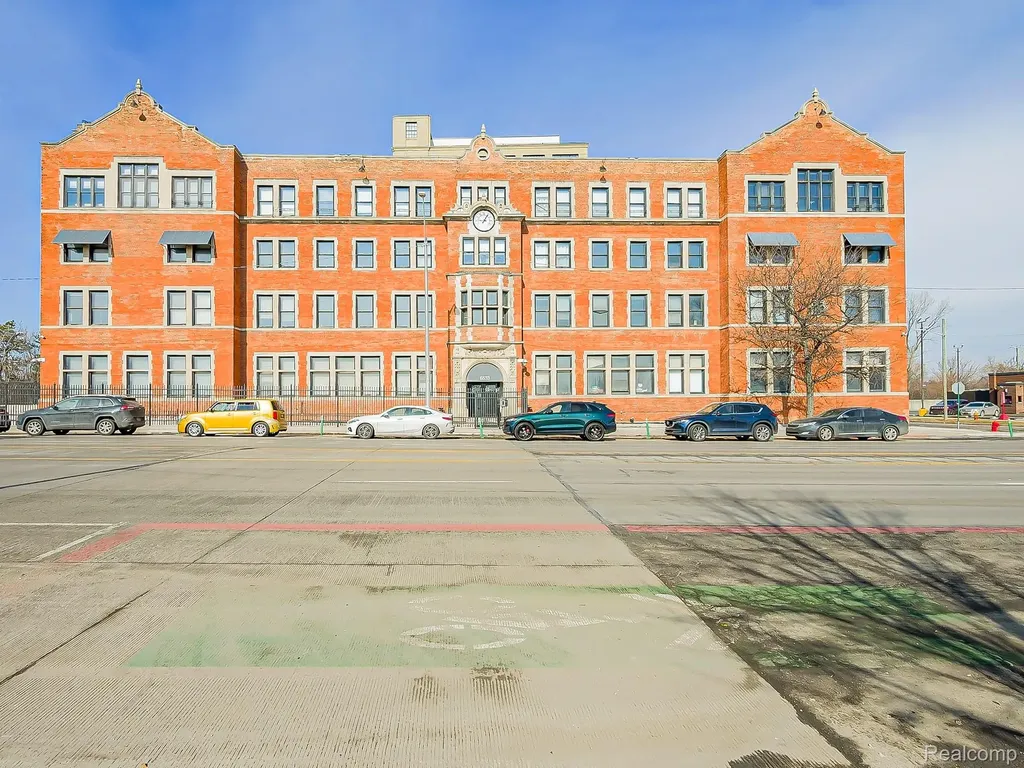 6533 East Jefferson Detroit City MI 48207