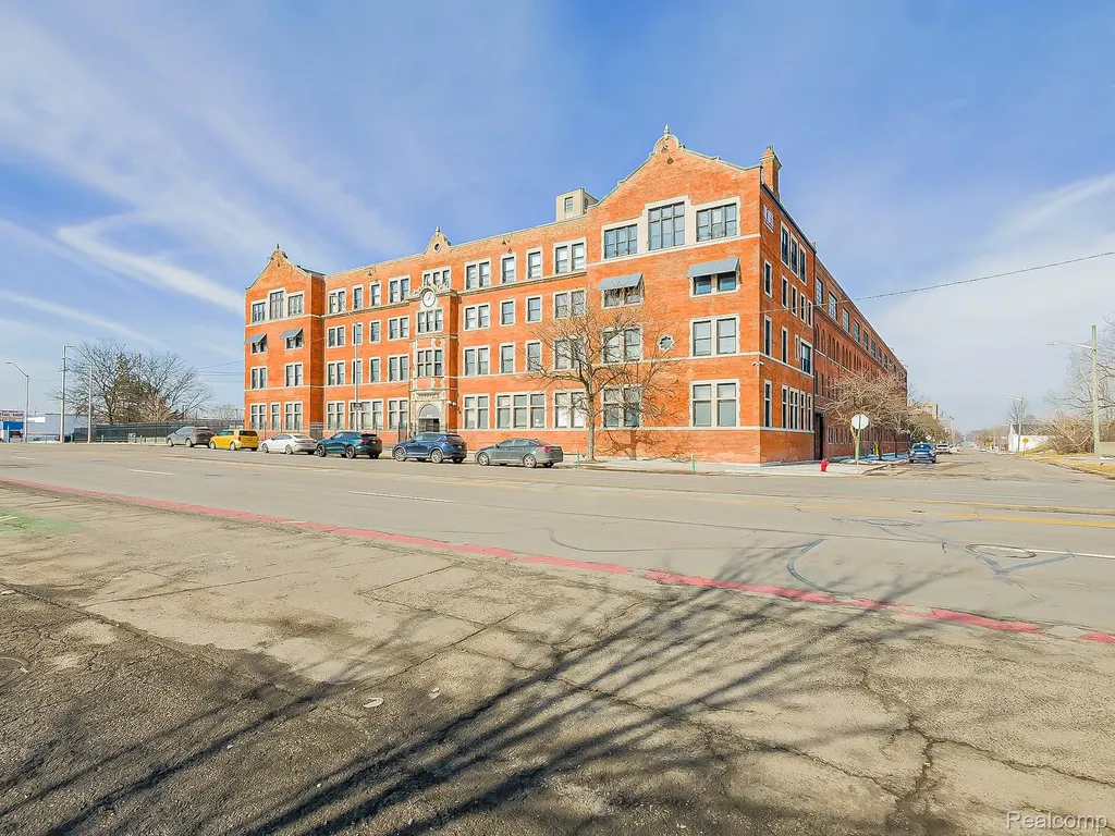 6533 East Jefferson Detroit City MI 48207