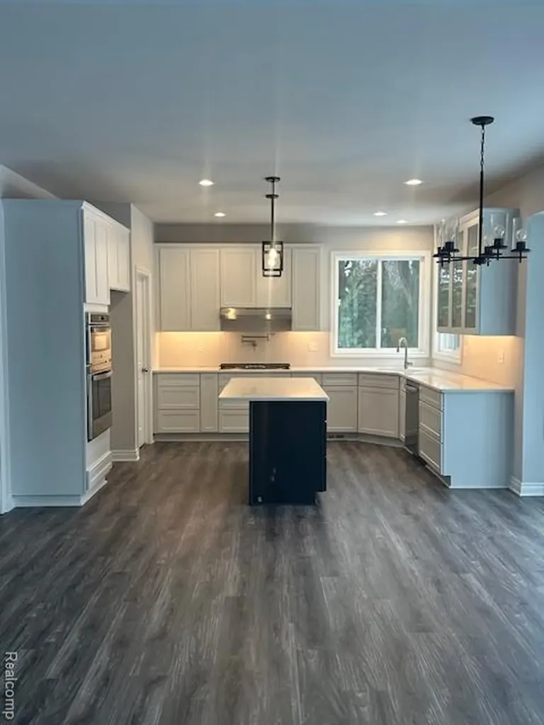 28341 Alycekay Street Farmington Hills City MI 48334