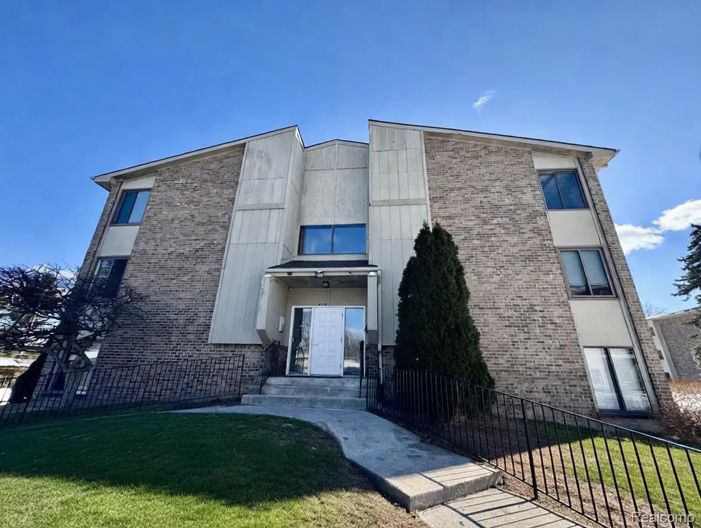 30515 Fourteen Mile Farmington Hills City MI 48334